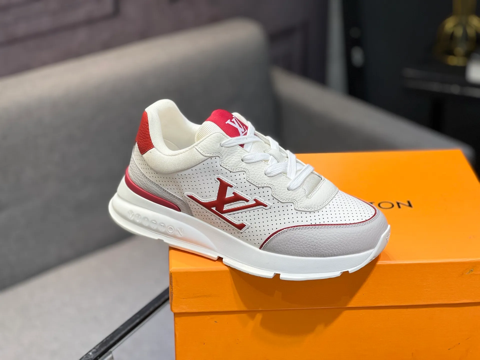 Men's shoes 💰640 LV | Louis Vuitton 2025𝐬𝐬 New spring and summer styles for couples, men's styles come out first. The counter features the latest casual shoes. Hard goods are new🆕 ❥Purchase level! Full of high-end feel! A popular model among bloggers at home and abroad, it’s retro and fashionable and looks amazing on your feet! Wear a lot of happiness! Mainly recommended model on the official website★ ▪️Upper: Original custom-made imported calfskin fabric ▪️Inner lining: breathable gauze imported from Italy ▪️Outsole: rubber foam ➕tpu high-end outsole ▪️Shoe size: 36-44 (customized for 45 and 46)